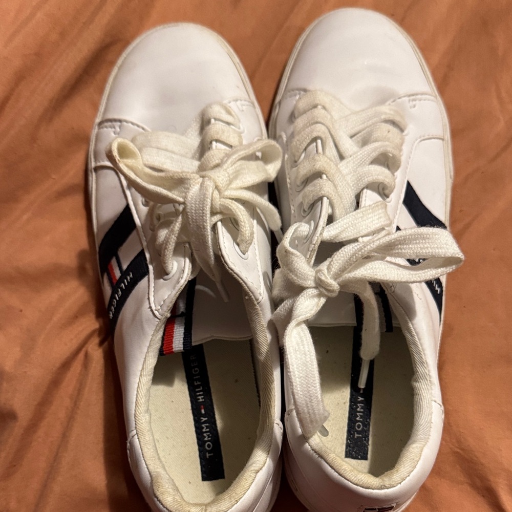 Tommy Hilfiger White and Navy Casual Sneakers